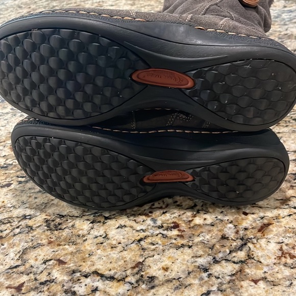 BearPaw leather tall Boots Brown Suede women’s Sz 8 side Zip up Style: Esha - Picture 8 of 8